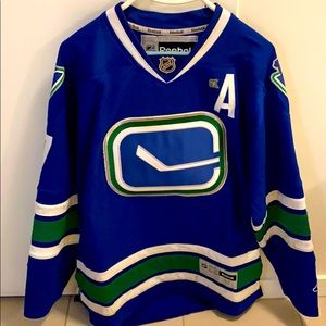 Canucks stick logo jersey